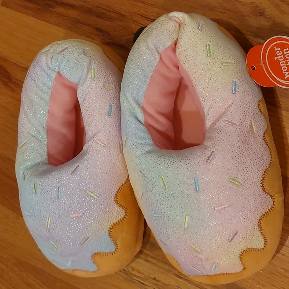 Wonder Nation Slippers - Picture 2 of 10
